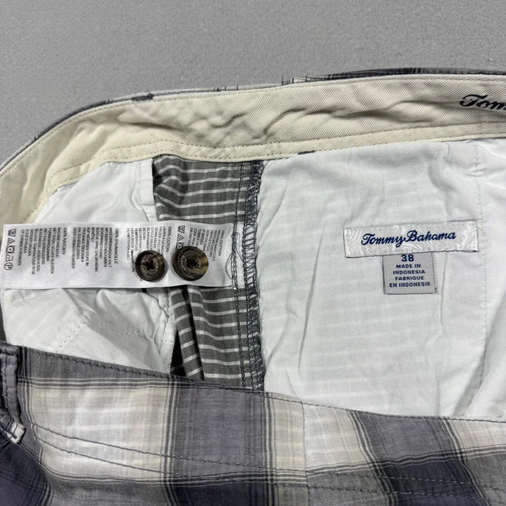 Tommy Bahama Mens Grey White Plaid Cargo Shorts Size 38 Cotton Casual Summer